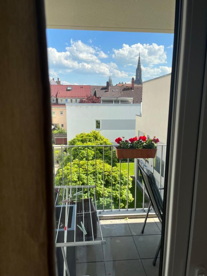 Schoenes Zimmer In Zentraler Lage Ulm Buitenkant foto